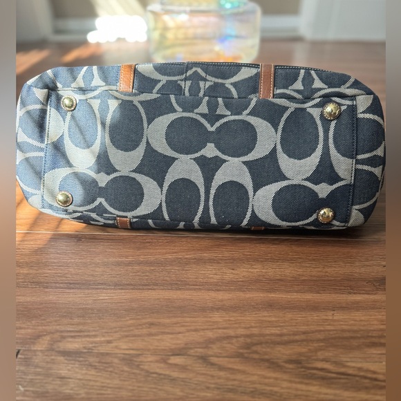 Coach Tote Bag - Picture 4 of 6